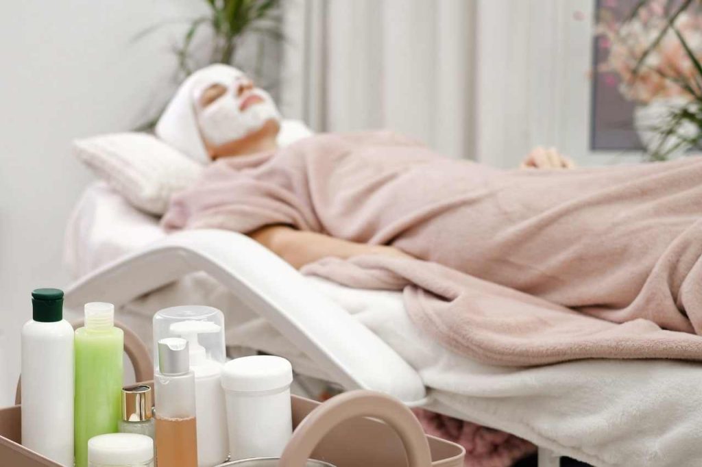 Limpeza de pele em tratamentos de estética Facial. Como aumentar o faturamento