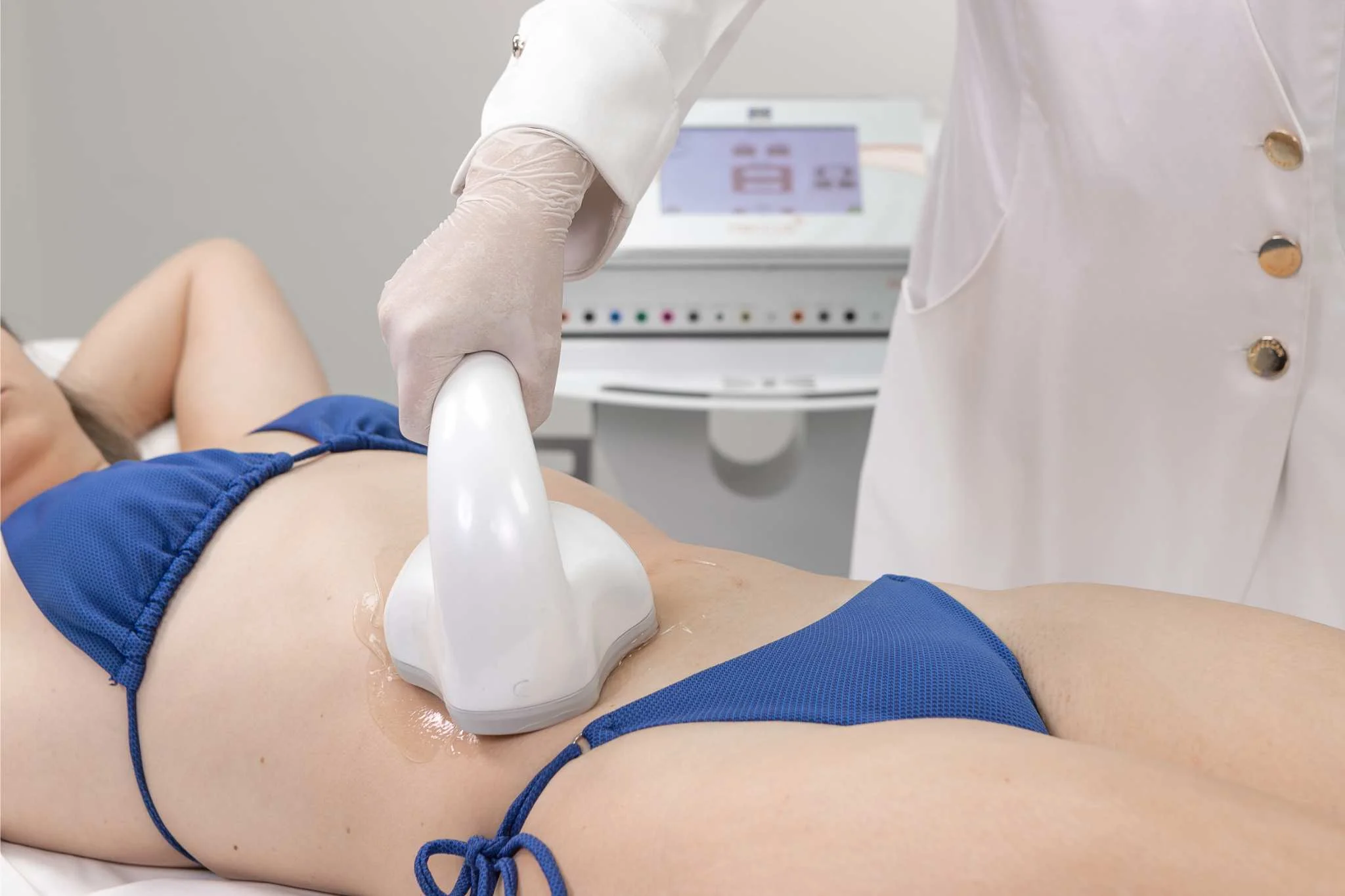 Terapia Combinada utilizando o Ultrassom associado a Eletroestimulação na estética.